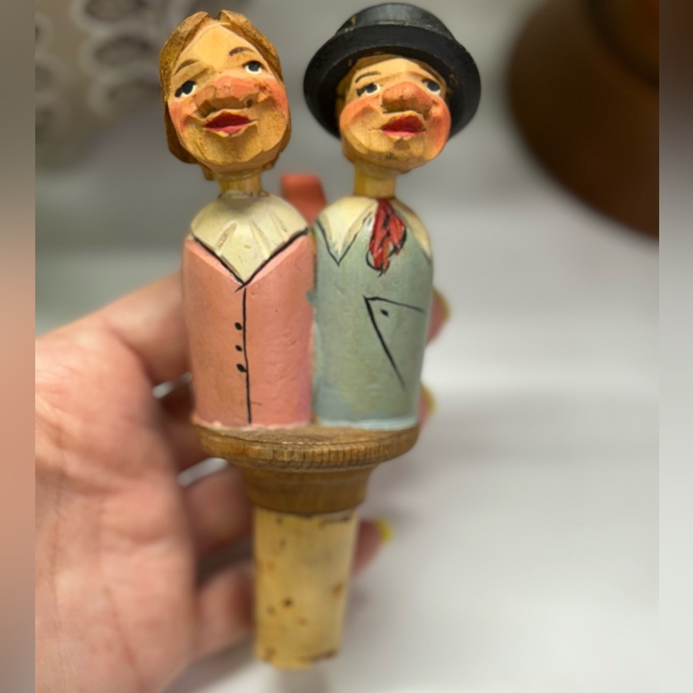 VINT FOLK ART ANRI ITALY KISSING COUPLE KINETIC PAINTED WOOD/CORK BOTTLE STOPPER